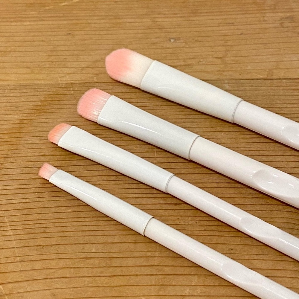 Pretty Set Of 4 Pink & White Wet N Wild Eye Makeup Brushes